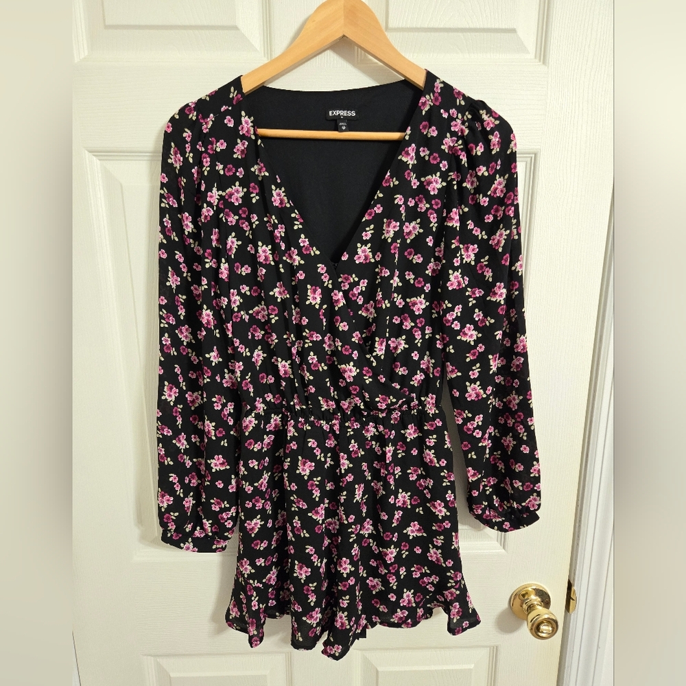 Express Black And Pink Floral Women's Romper V Neck Pockets Size XS